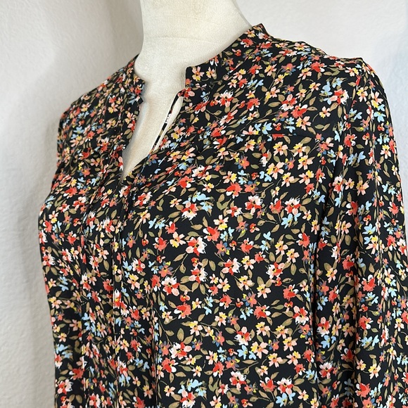 LOFT Plus Black Floral Shirred Split Neck Blouse Size LP NWOT - Picture 9 of 11